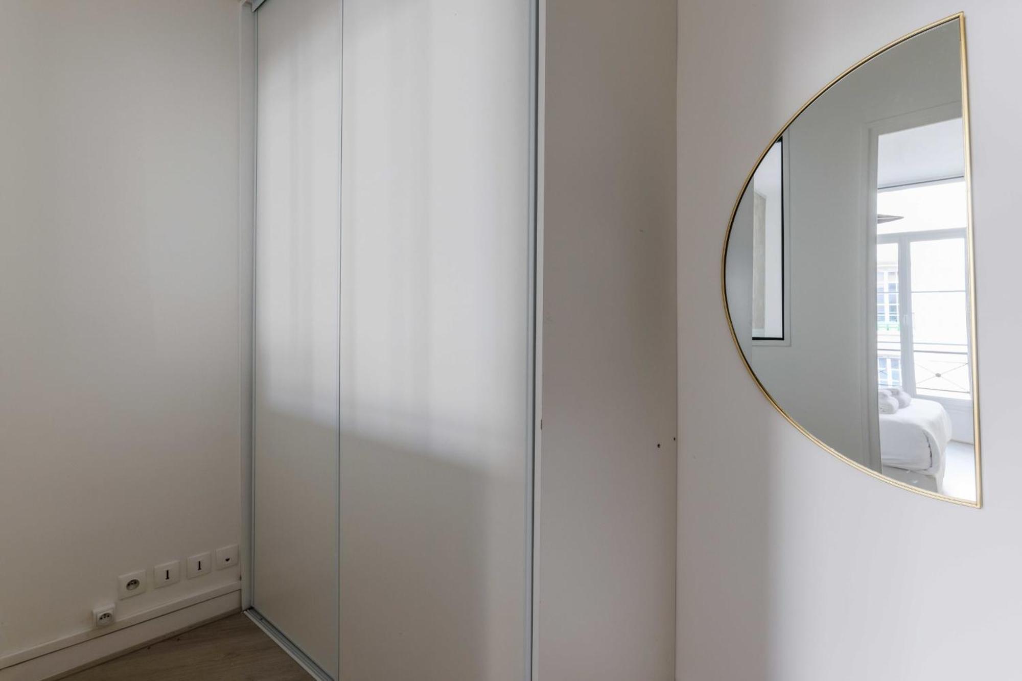 Cosy In The Heart Of Belleville Apartment
